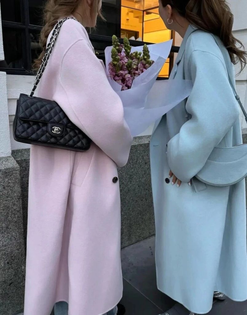 💥香奈儿 CF 黑银中号 × 粉双面呢大衣!甜酷感美到心巴✨插图1 💥香奈儿 CF 黑银中号 × 粉双面呢大衣!甜酷感美到心巴✨插图1