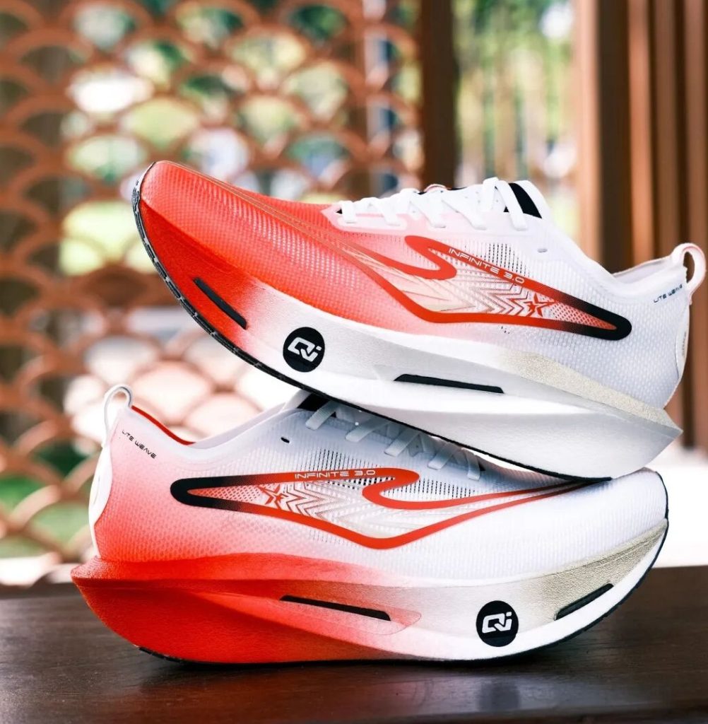 这双跑鞋的「中国魂」,比它的碳板更硬核!插图1 这双跑鞋的「中国魂」,比它的碳板更硬核!插图1