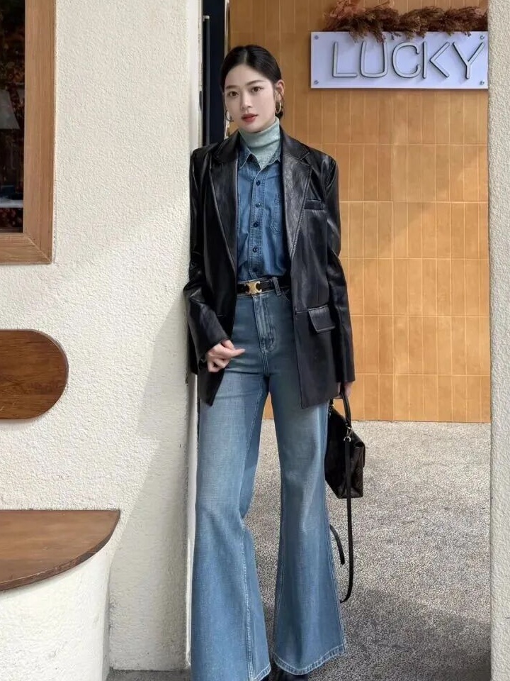 酷飒松弛感|黑皮西装+牛仔叠穿的都市氛围感插图 酷飒松弛感|黑皮西装+牛仔叠穿的都市氛围感插图