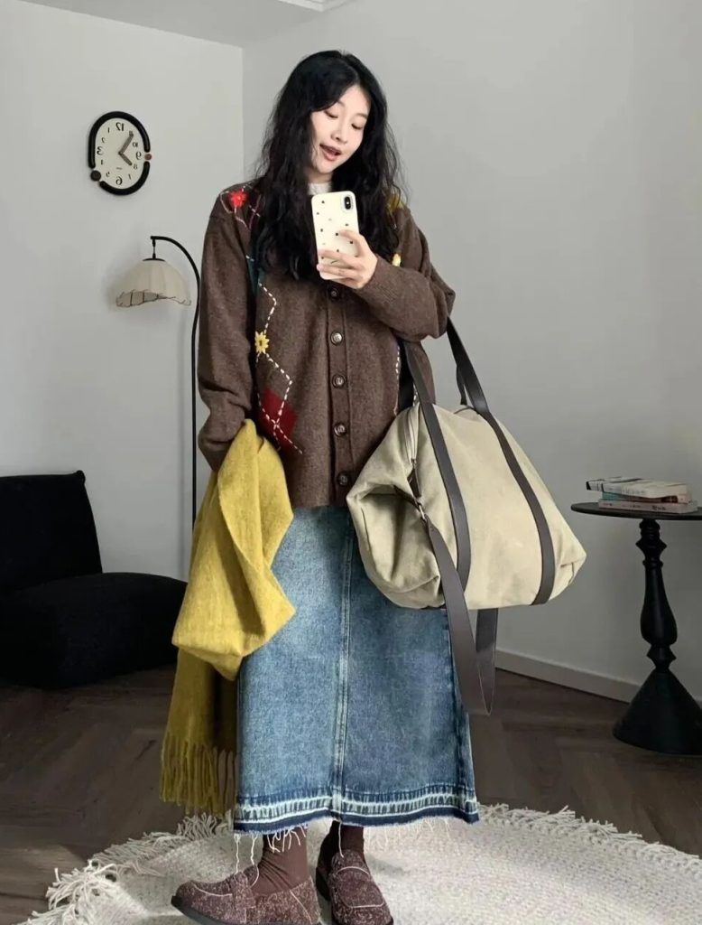 棕调温柔|毛茸茸外套+喇叭裤的松弛感秋日插图 棕调温柔|毛茸茸外套+喇叭裤的松弛感秋日插图