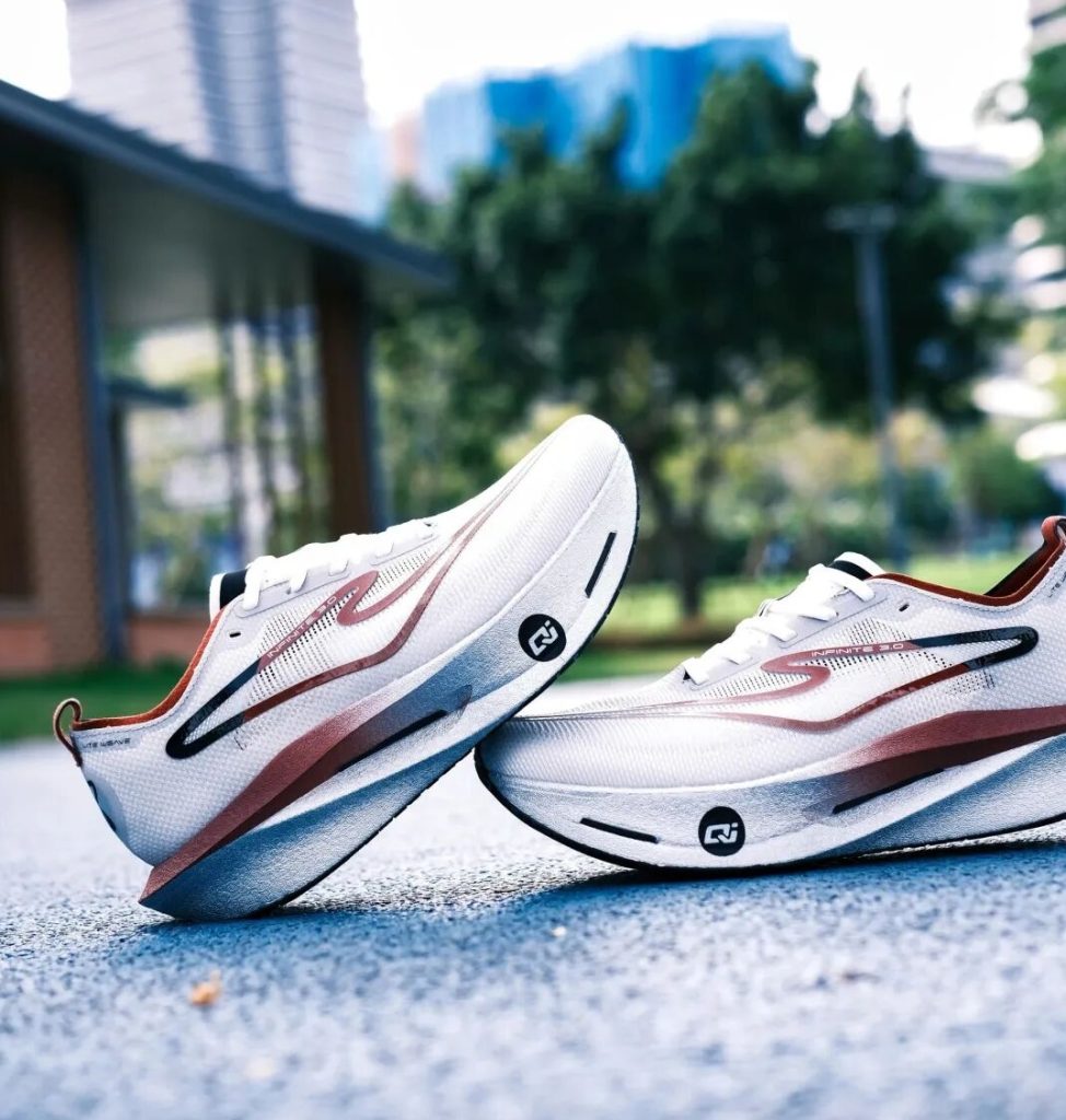 千禧银:一双能「穿越时空」的竞速跑鞋?插图1 千禧银:一双能「穿越时空」的竞速跑鞋?插图1