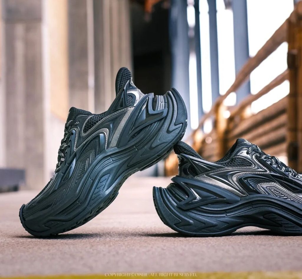 老爹鞋的“笨重感”是智商税?这双OGR腾蛇让我闭嘴了!插图1 老爹鞋的“笨重感”是智商税?这双OGR腾蛇让我闭嘴了!插图1