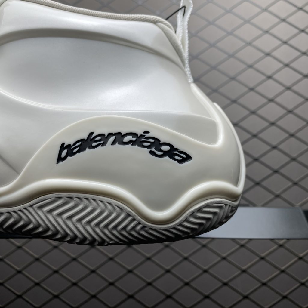 2025详解一下如何辨别莆田复古老爹鞋的真假？插图