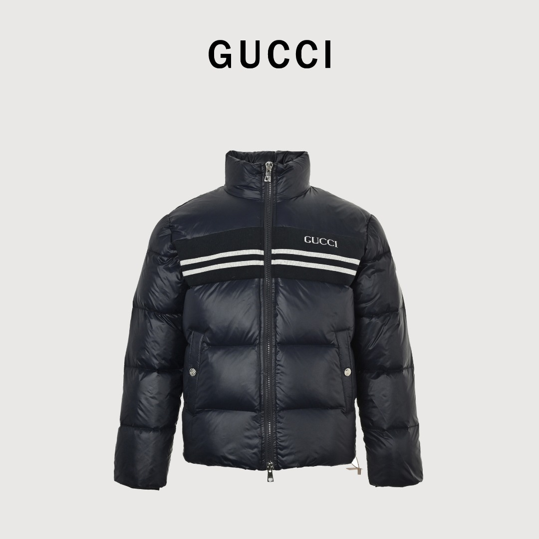 顶级纯原复刻版古驰 胸前logo条纹 男女同款羽绒服缩略图 顶级纯原复刻版古驰 胸前logo条纹 男女同款羽绒服缩略图