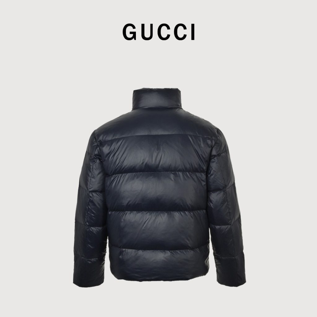 顶级纯原复刻版古驰 胸前logo条纹 男女同款羽绒服插图 顶级纯原复刻版古驰 胸前logo条纹 男女同款羽绒服插图