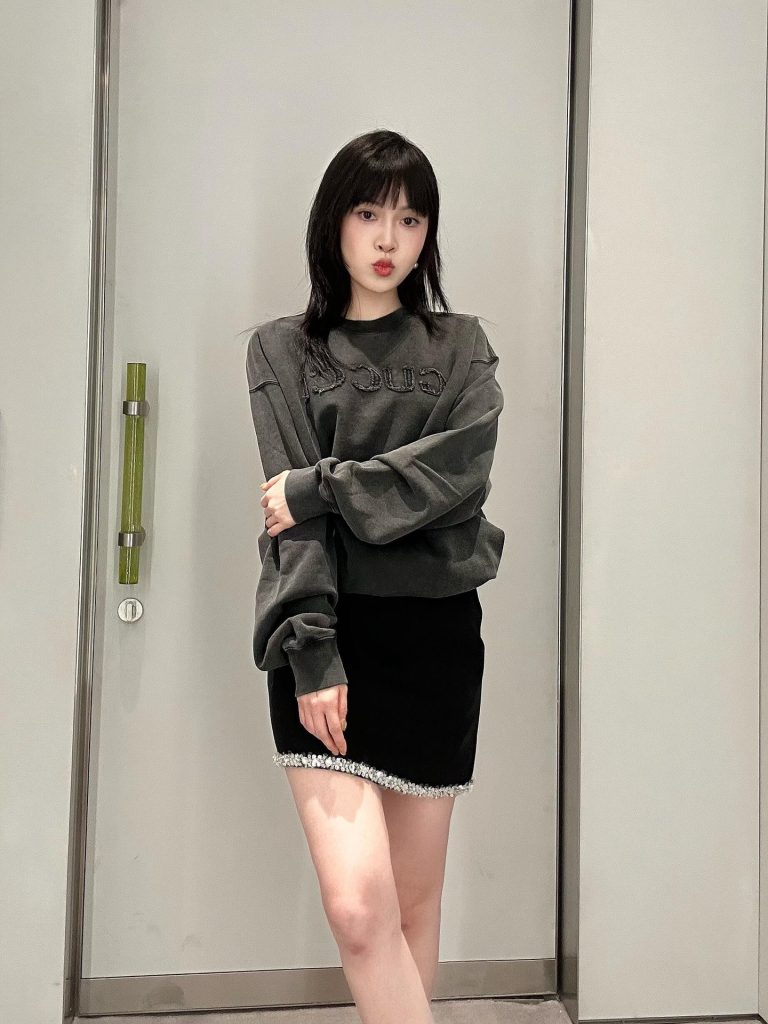 GUCCI古驰GUC 破损字母贴布绣圆领卫衣插图