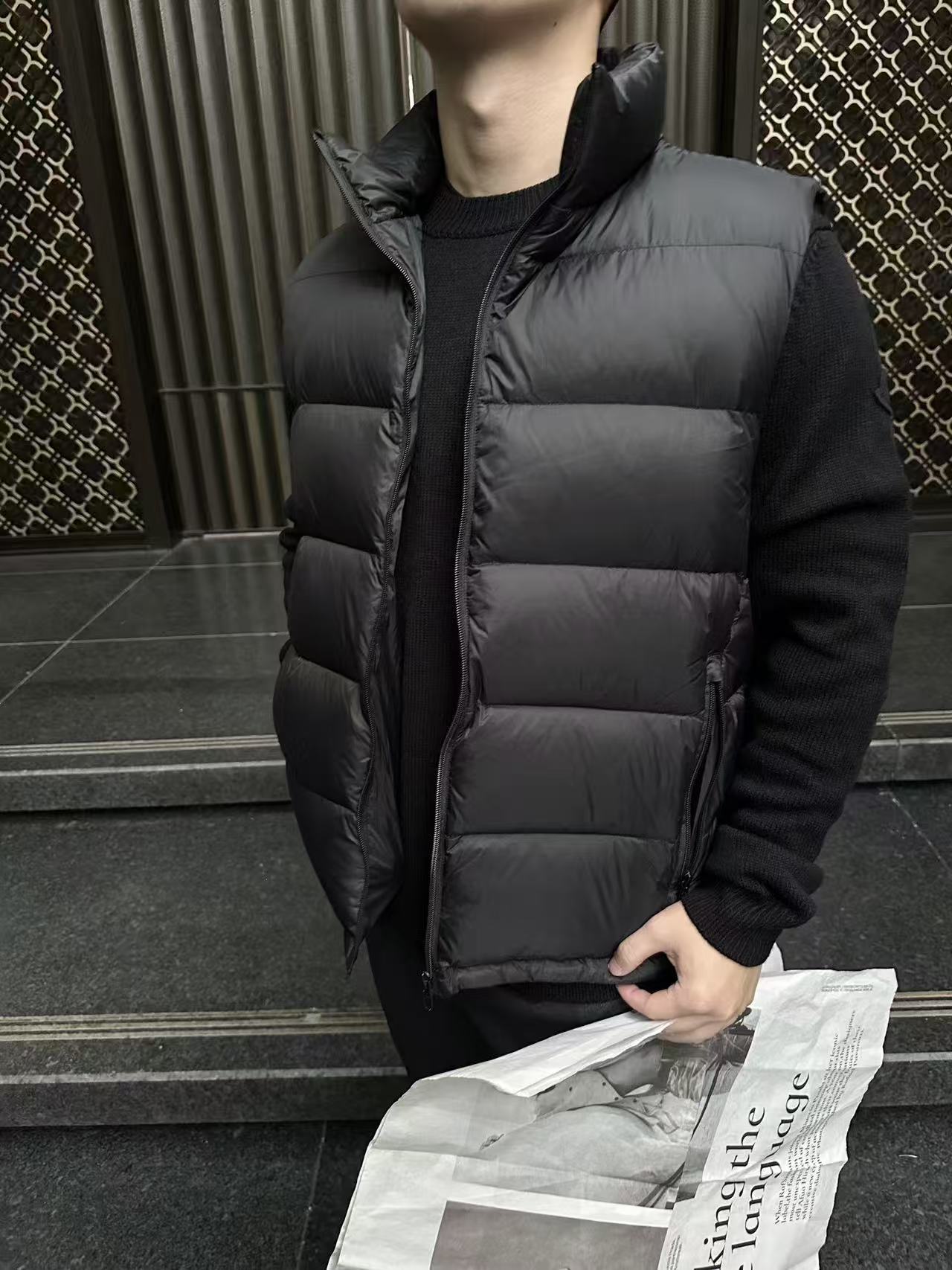 BALENCIAGA巴黎世家BLCG 后领环形绣羽绒马甲缩略图 BALENCIAGA巴黎世家BLCG 后领环形绣羽绒马甲缩略图