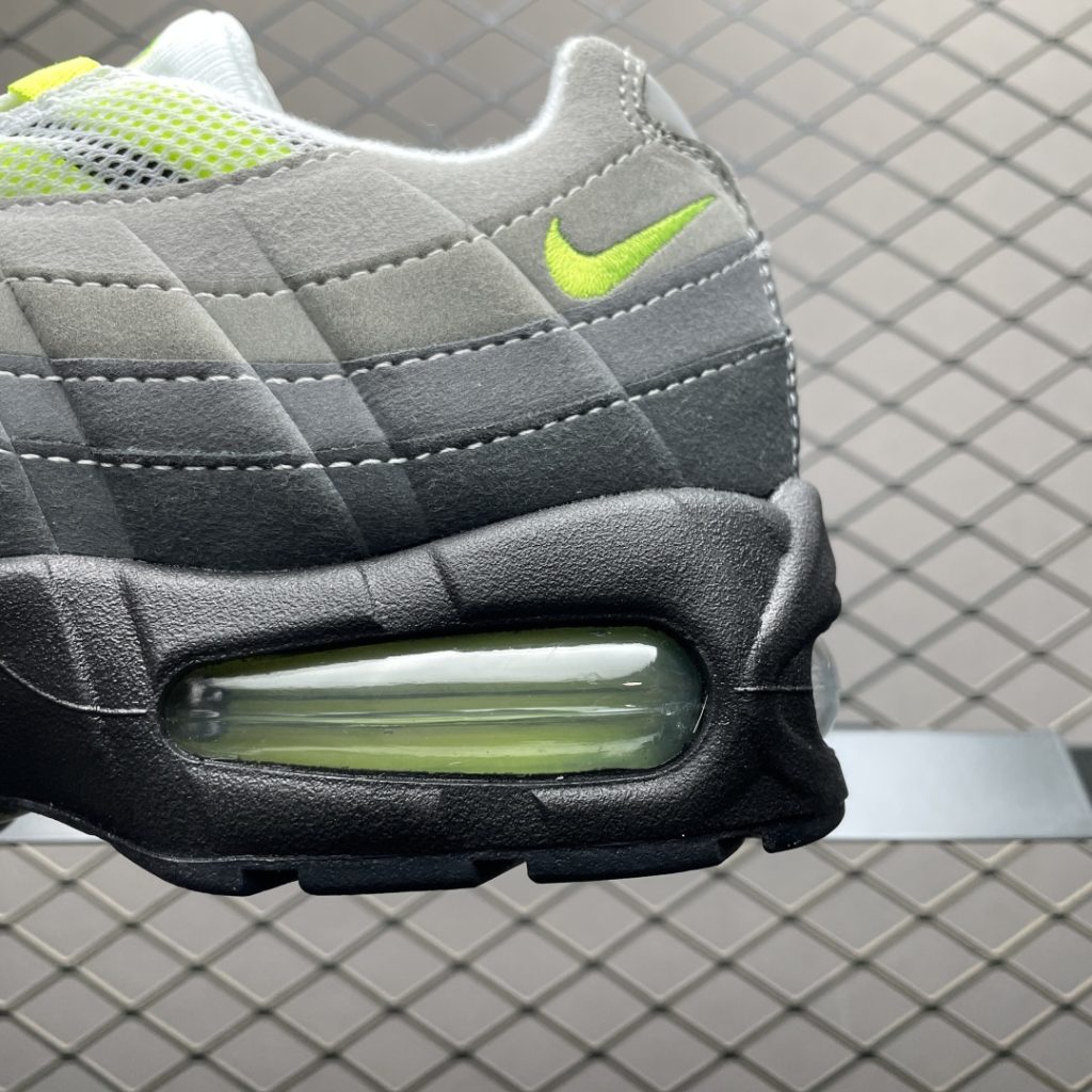 莆田纯原版 Air Max 95 OG 的鞋面材质是否透气？插图