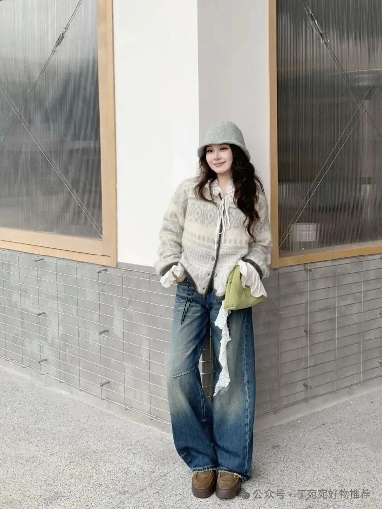 费尔岛毛衣+牛仔：秋冬松弛感是裹在软乎乎里的时髦插图