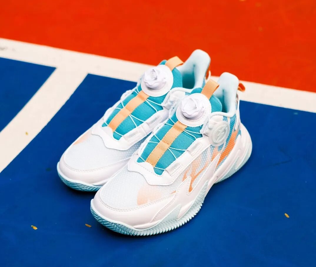 这双悍将3的「无鞋带」设计真是解放家长的神器缩略图