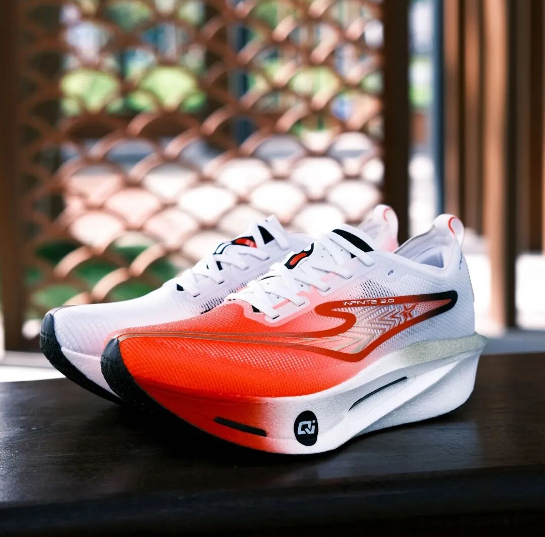 这双跑鞋的「中国魂」，比它的碳板更硬核！缩略图