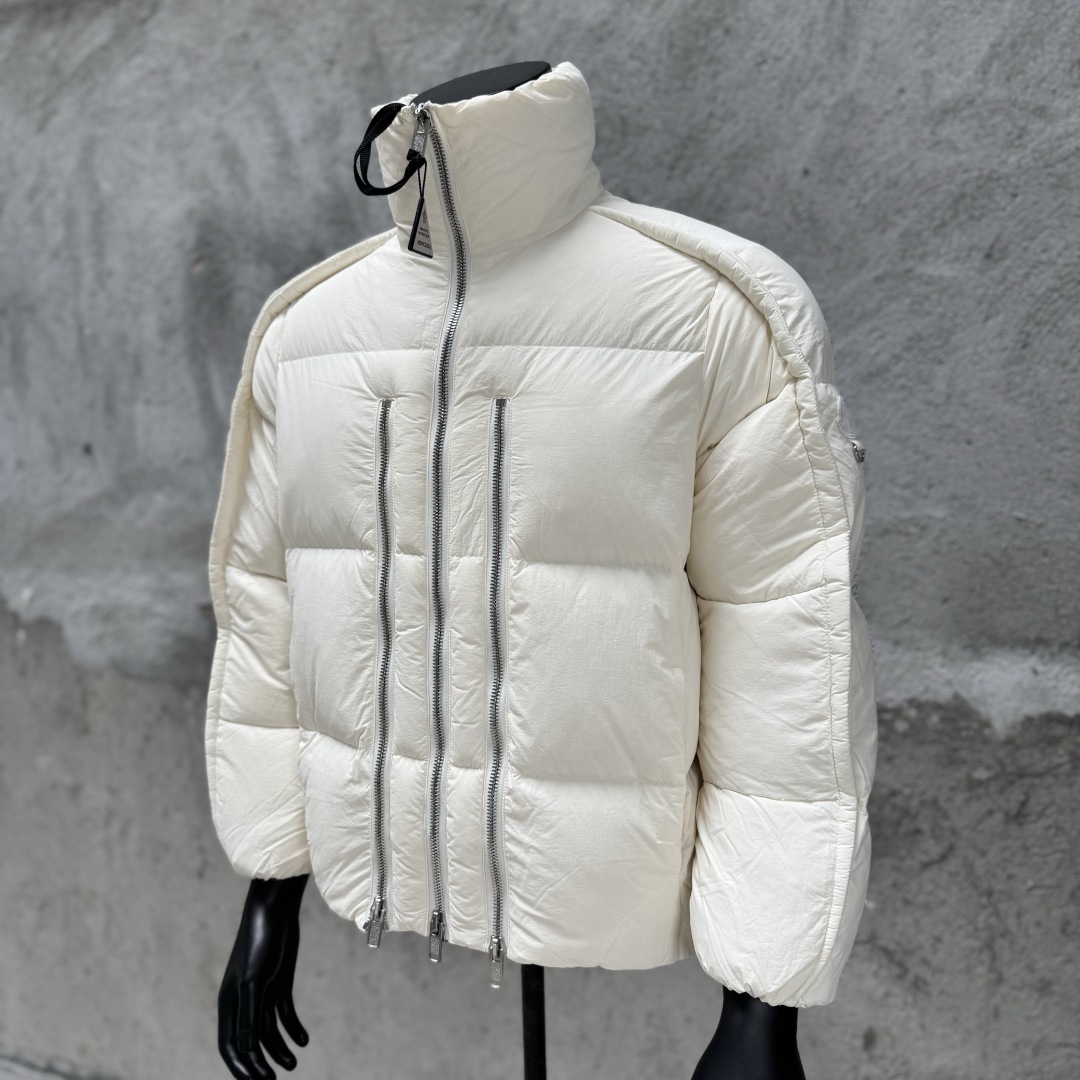 Moncler x Willow Smith联名羽绒服的价格是多少？缩略图