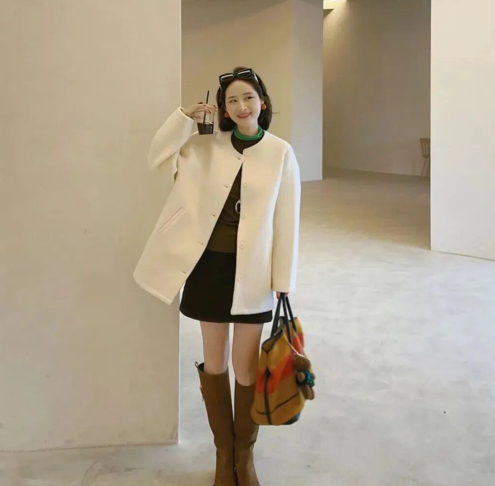 初冬最气质的“短大衣”穿搭，无论搭裙子、裤子都好看！插图