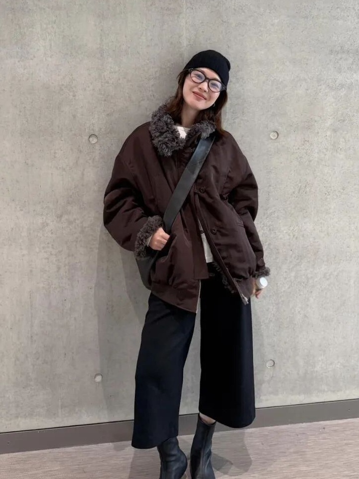 棕色棉服+阔腿裤，拿捏冬日随性氛围插图