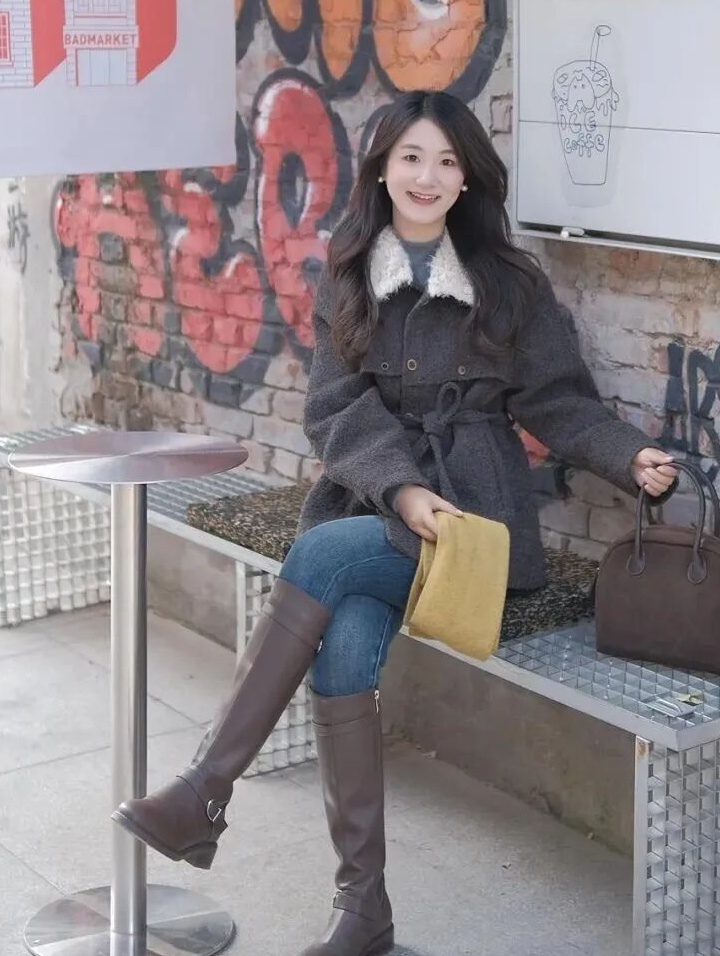 毛呢大衣 + 骑士靴：被阳光晒暖的松弛感缩略图