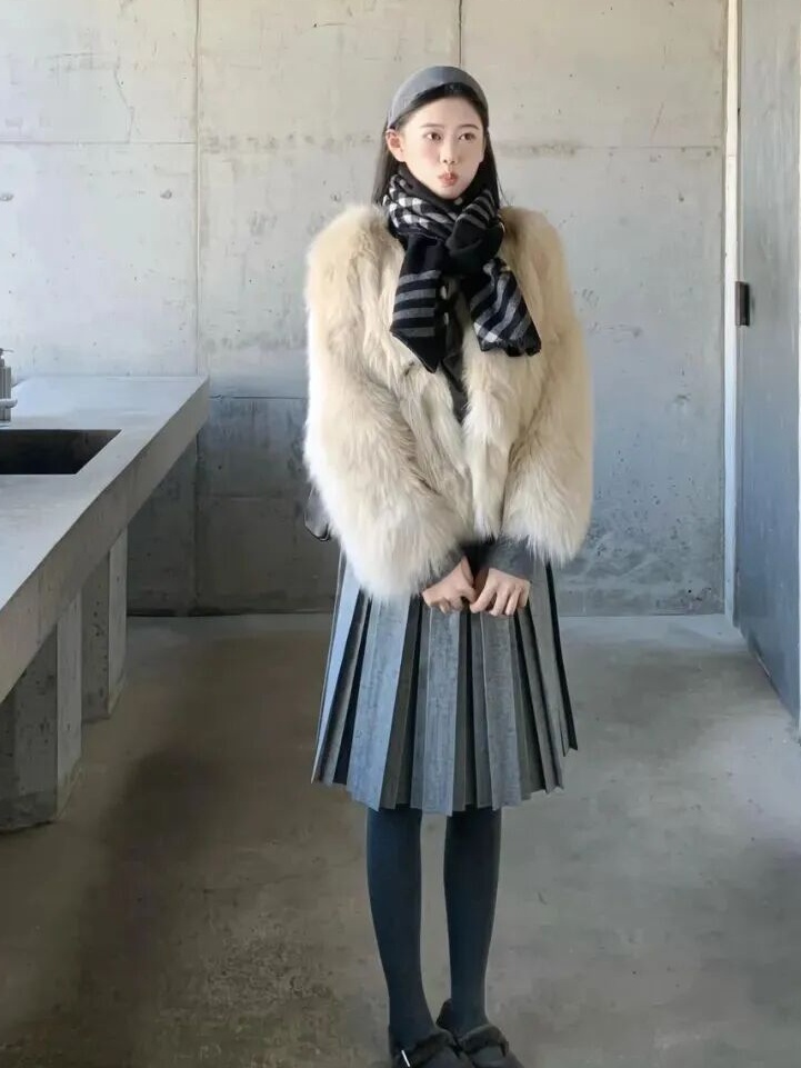 冬日混搭公式：硬线条空间里的软乎乎氛围缩略图