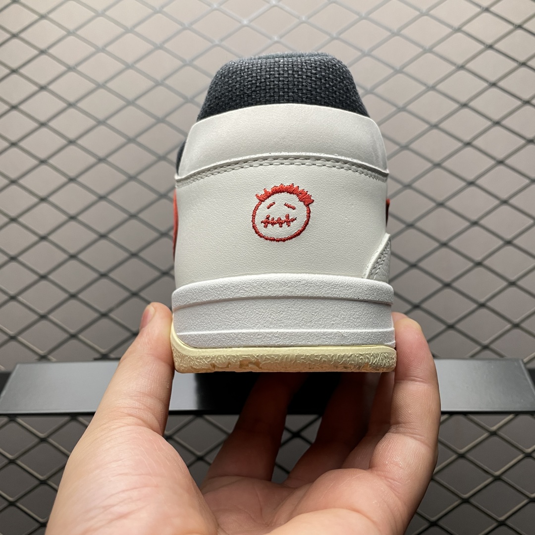 TS联名倒钩复刻鞋的鬼脸压印有哪些常见的错误?缩略图 TS联名倒钩复刻鞋的鬼脸压印有哪些常见的错误?缩略图