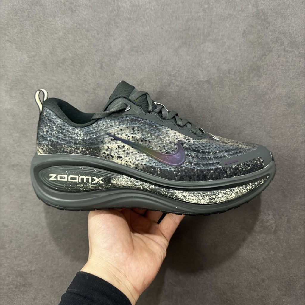 Nike VOMERO PLUS 耐克 舒适减震防滑 低帮跑步鞋插图