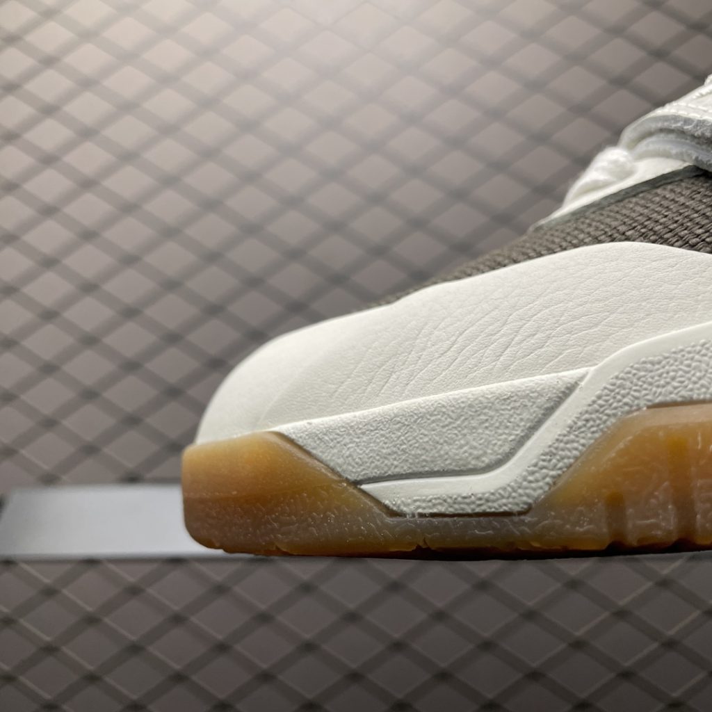 如何通过鬼脸压印的细节判断复刻鞋的批次差异?插图 如何通过鬼脸压印的细节判断复刻鞋的批次差异?插图