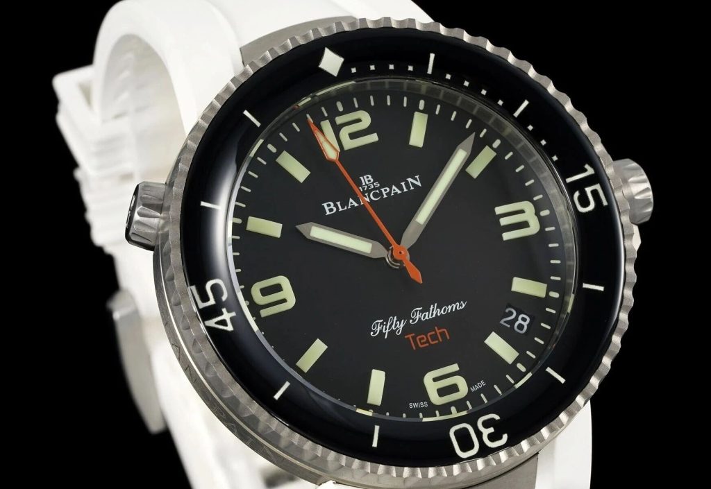 全新五十噚 Tech 45 腕表正式入驻，专为深海全新潜水表插图