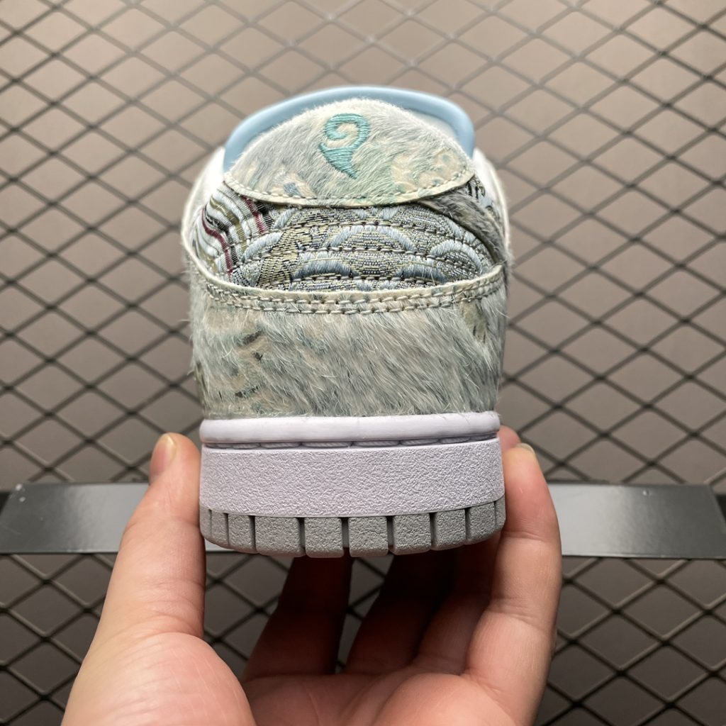 NKDunk龙年敖丙莆田纯原版本和正品在鞋舌上有什么区别?插图4 NKDunk龙年敖丙莆田纯原版本和正品在鞋舌上有什么区别?插图4