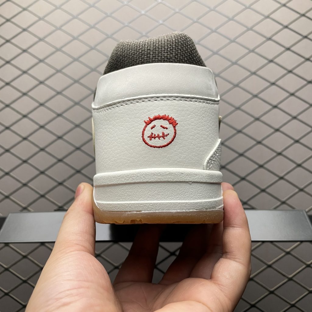 Travis Scott x Air Jordan 1 Low的倒钩设计是否会影响鞋子的透气性?插图 Travis Scott x Air Jordan 1 Low的倒钩设计是否会影响鞋子的透气性?插图