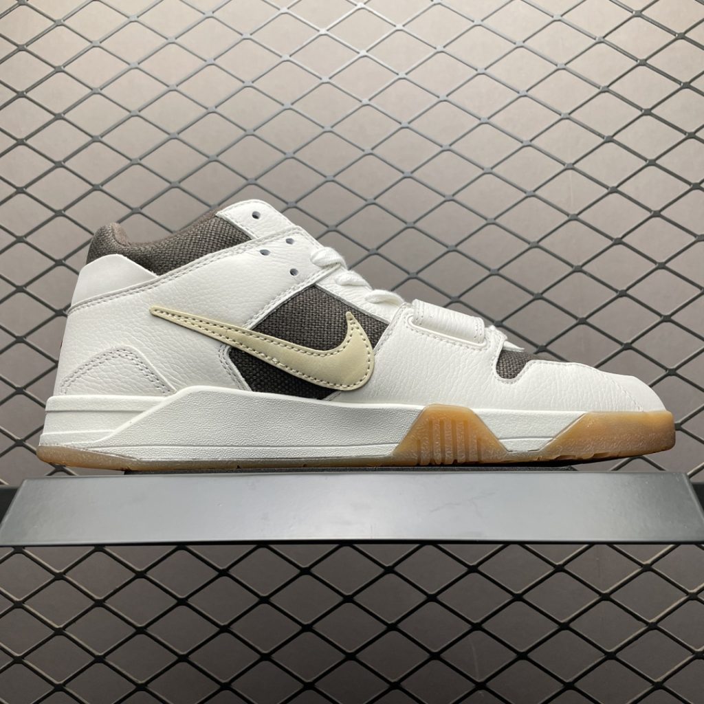 Travis Scott x Air Jordan 1 Low的倒钩设计是否会影响鞋子的耐用性?插图 Travis Scott x Air Jordan 1 Low的倒钩设计是否会影响鞋子的耐用性?插图