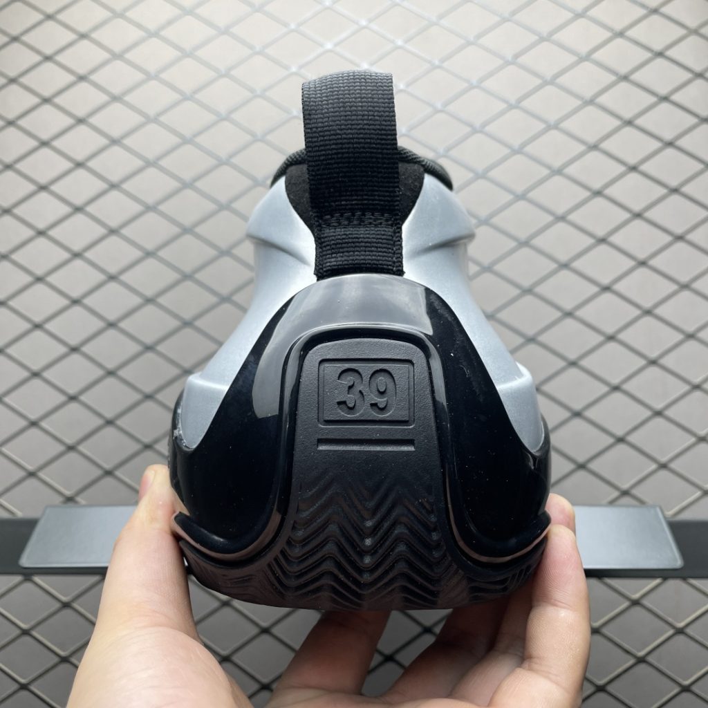 除了鞋底纹路，OG纯原鞋还有哪些容易被忽视的细节差异？插图1