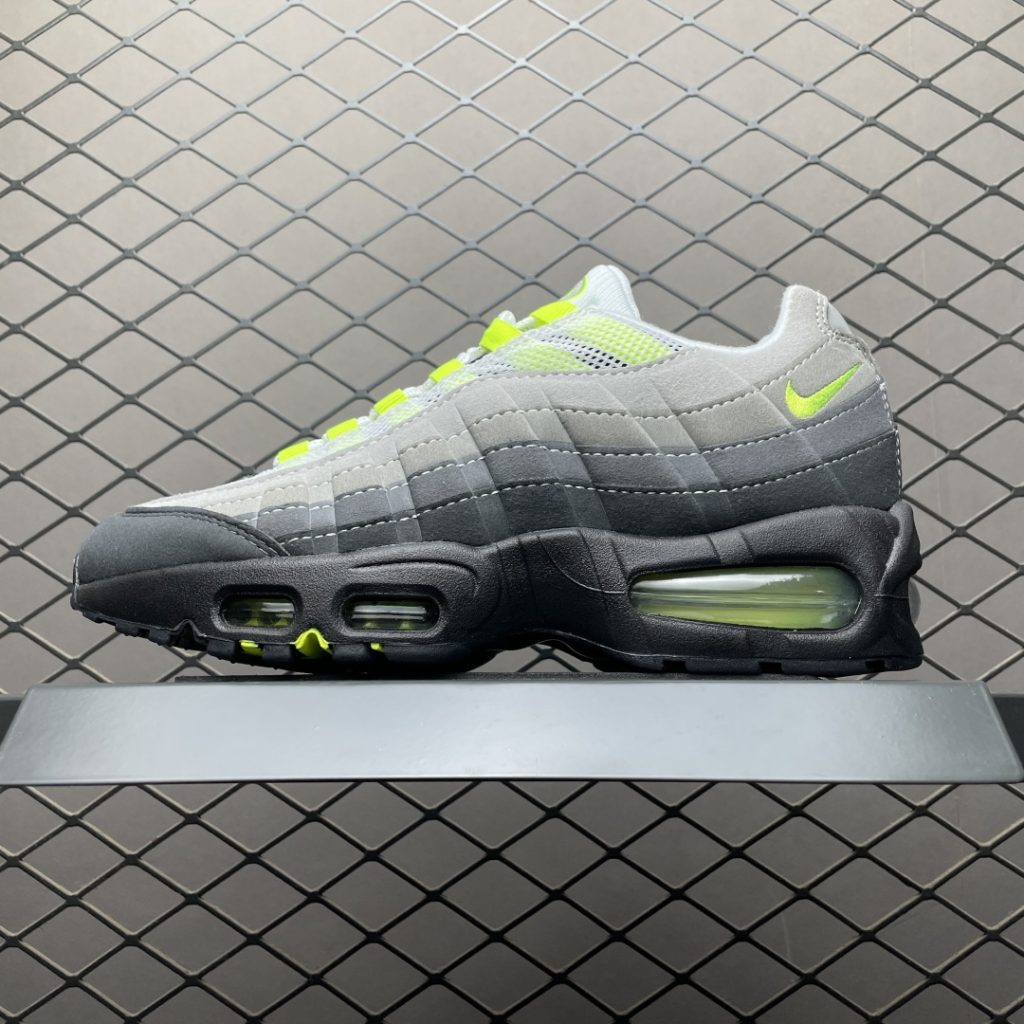莆田纯原版 Air Max 95 OG 的鞋面材质是否容易变形？插图