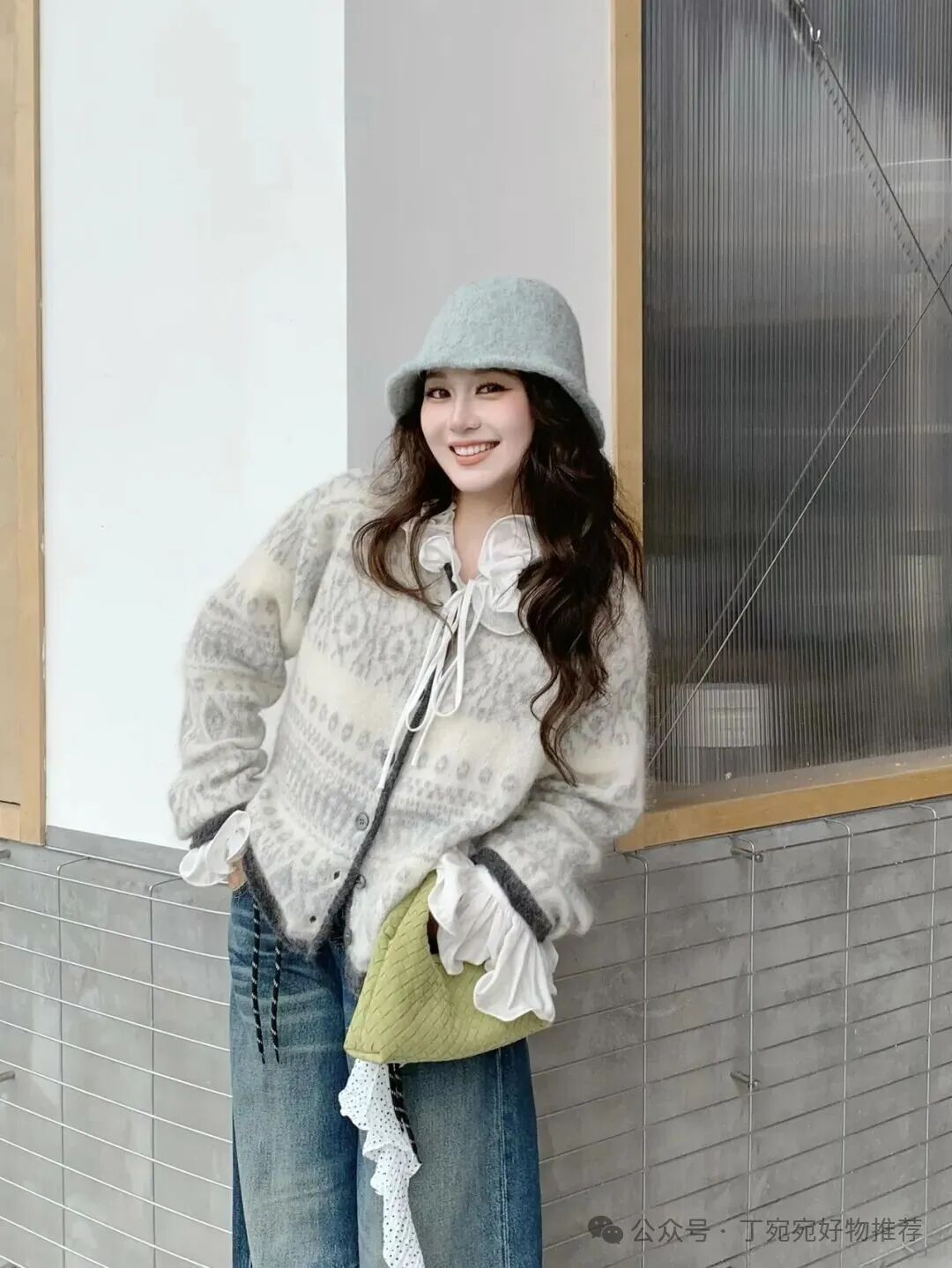 费尔岛毛衣+牛仔：秋冬松弛感是裹在软乎乎里的时髦缩略图