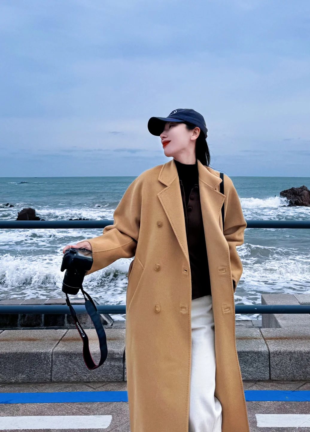 “大衣 + 运动鞋” 才是冬天最火穿搭,这样穿时髦松弛又减龄!缩略图 “大衣 + 运动鞋” 才是冬天最火穿搭,这样穿时髦松弛又减龄!缩略图