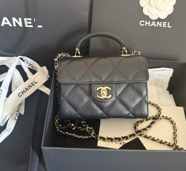 香奈儿女孩进来抄作业！上门回收遇到的小姐姐，太会选包了缩略图