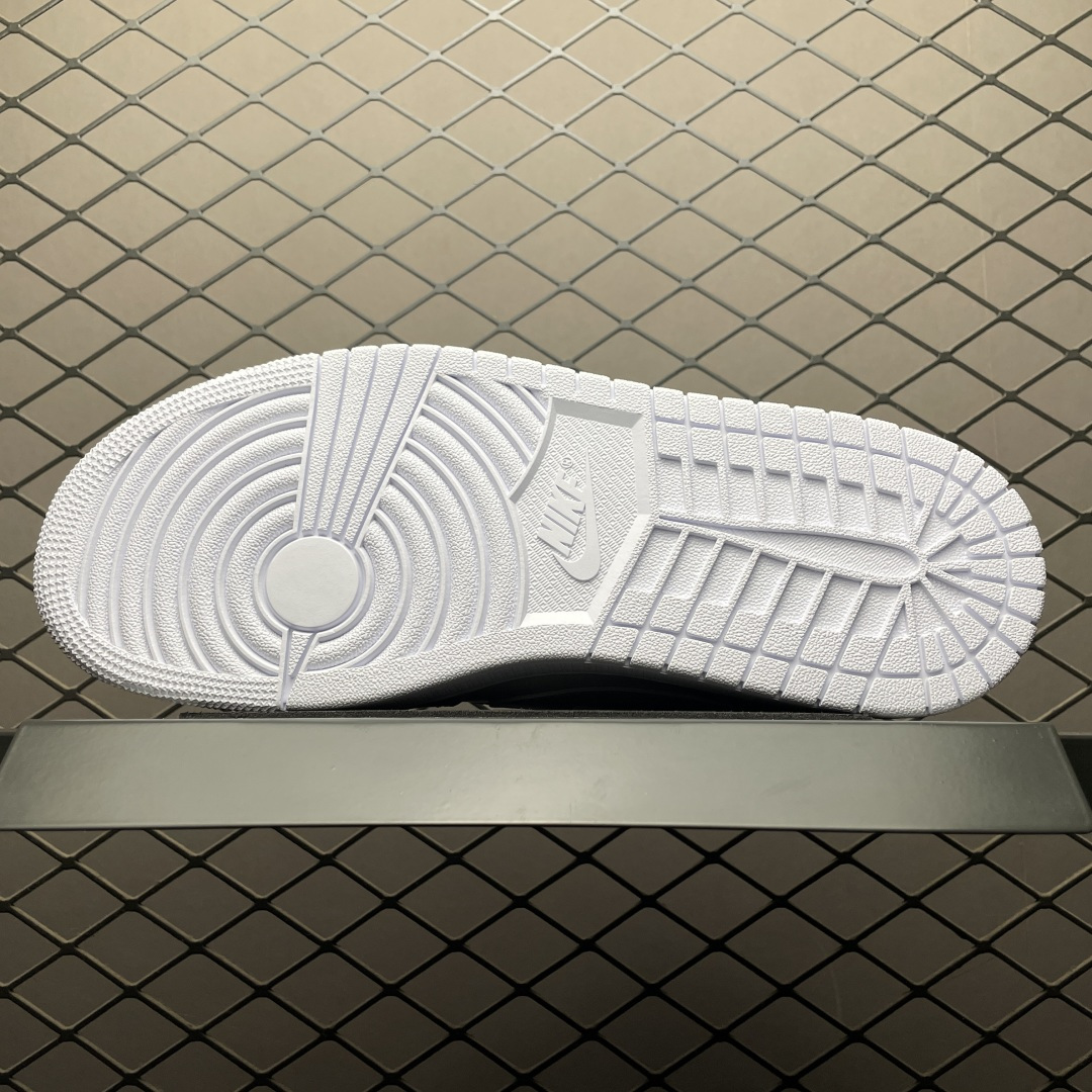 如何判断自己的Travis Scott x Air Jordan 1 AJ1低帮倒钩的鞋面材质？缩略图