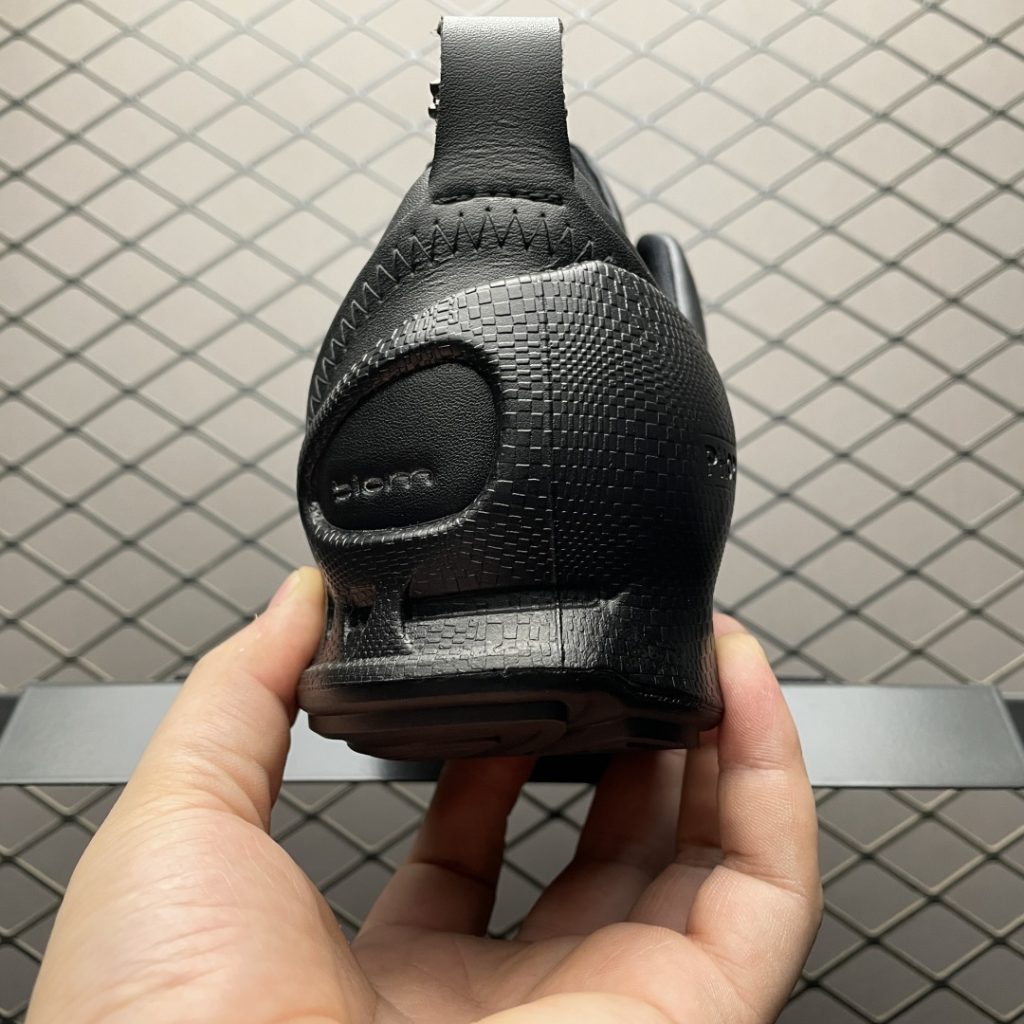 核心主推好价 ECCO 爱步BIOM真皮运动鞋 防滑健步慢跑鞋 802834插图1