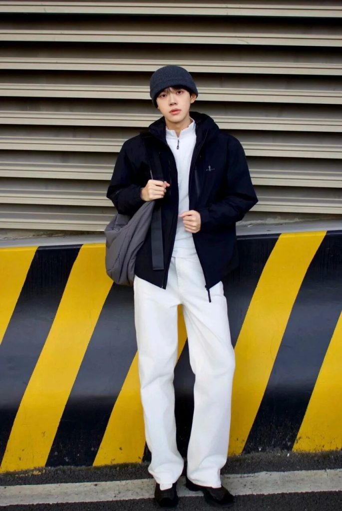 少年感穿搭不复杂，藏青色棉服干净有辨识度插图