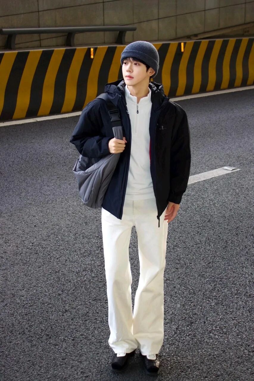 少年感穿搭不复杂，藏青色棉服干净有辨识度缩略图