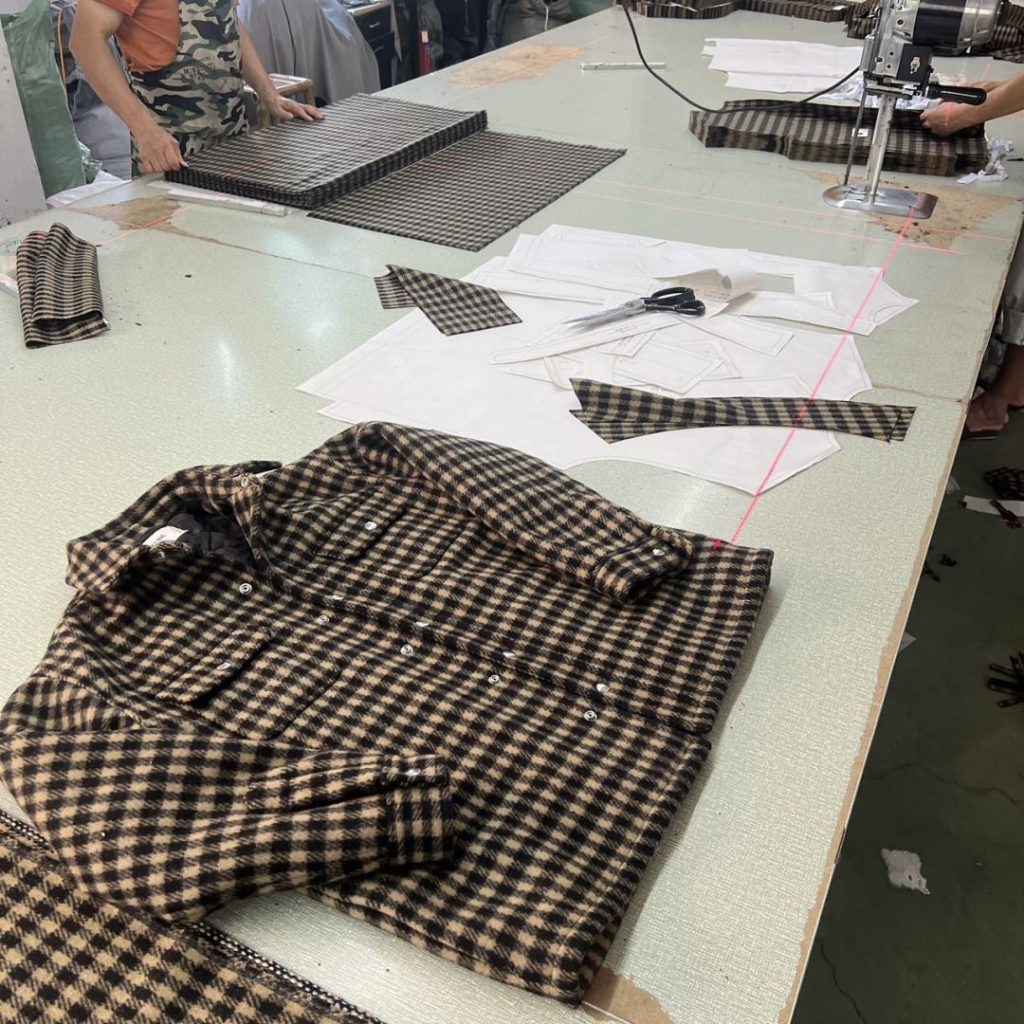 CELINE 赛琳 羊毛 千鸟格夹克棉服外套 真正原版开发插图 CELINE 赛琳 羊毛 千鸟格夹克棉服外套 真正原版开发插图