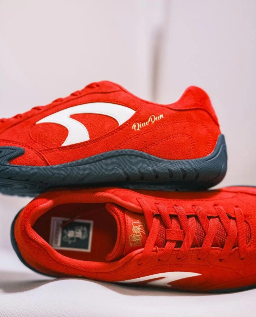 这抹红，我以为是氛围感，结果穿上全是质感插图