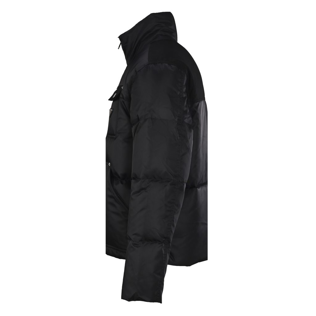 PRADA普拉达PRD 尼龙徽标翻盖口袋立领羽绒服插图 PRADA普拉达PRD 尼龙徽标翻盖口袋立领羽绒服插图