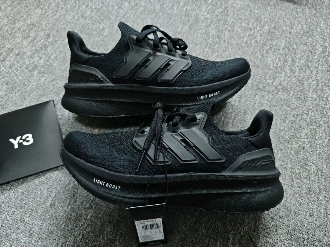 超酷的Adidas Y-3 Ultraboost 5黑色,脚感超棒!缩略图 超酷的Adidas Y-3 Ultraboost 5黑色,脚感超棒!缩略图