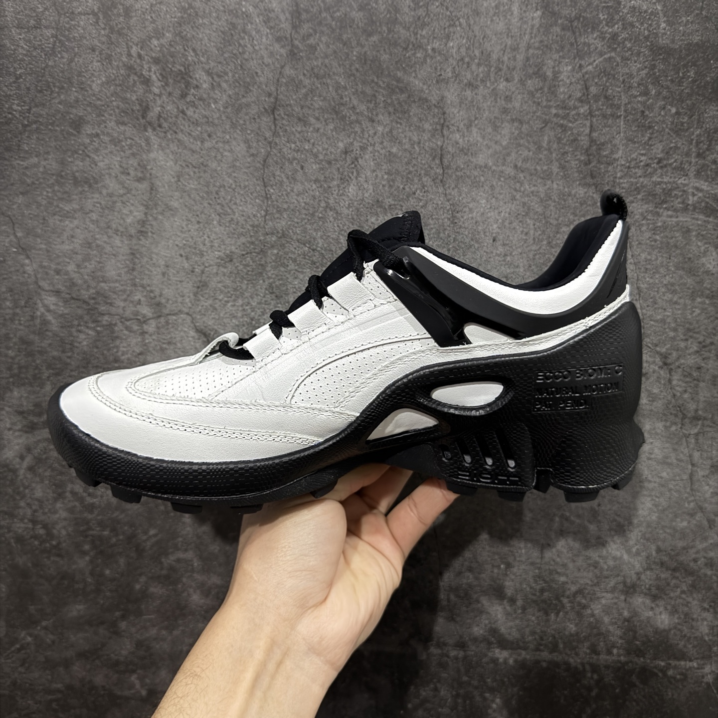 【顶级版】Ecco 爱步 健步探索系列 BIOM防滑真皮运动鞋缩略图