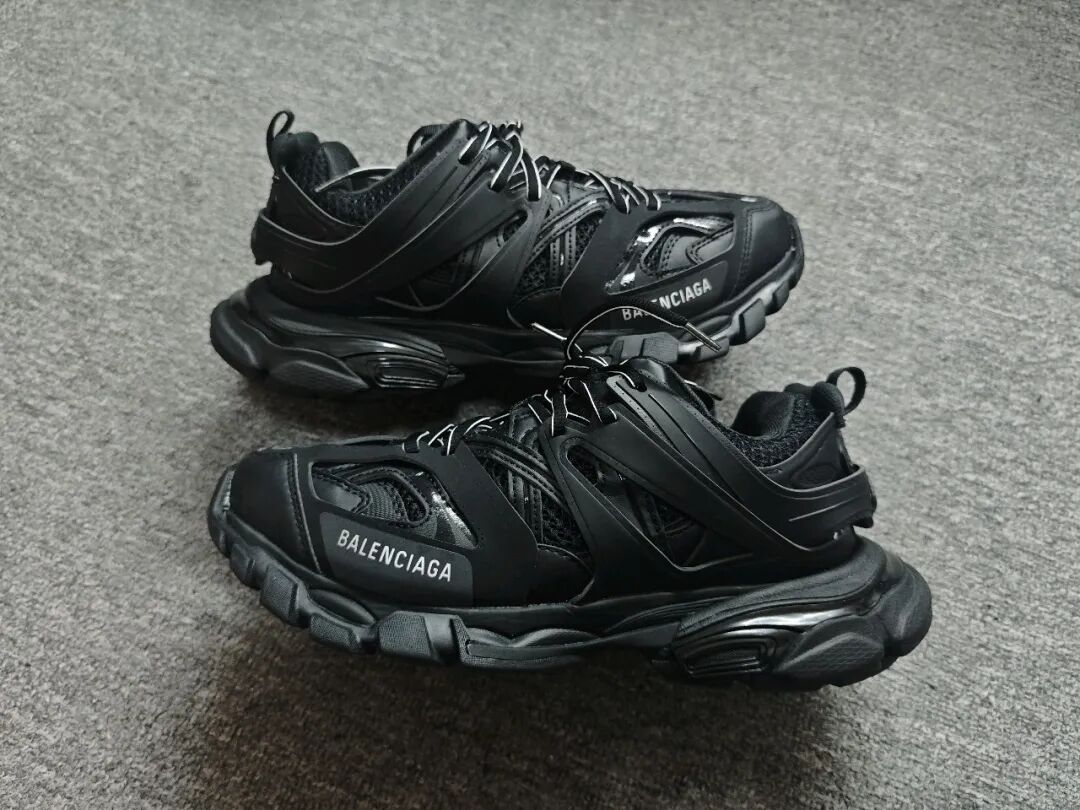 巴黎世家 Track 1.0 做旧黑武士缩略图 巴黎世家 Track 1.0 做旧黑武士缩略图