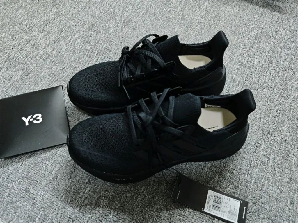 超酷的Adidas Y-3 Ultraboost 5黑色,脚感超棒!插图 超酷的Adidas Y-3 Ultraboost 5黑色,脚感超棒!插图