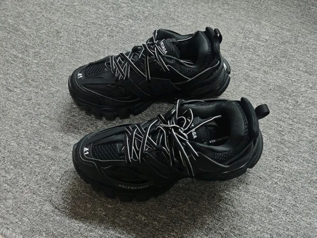 巴黎世家 Track 1.0 做旧黑武士插图 巴黎世家 Track 1.0 做旧黑武士插图