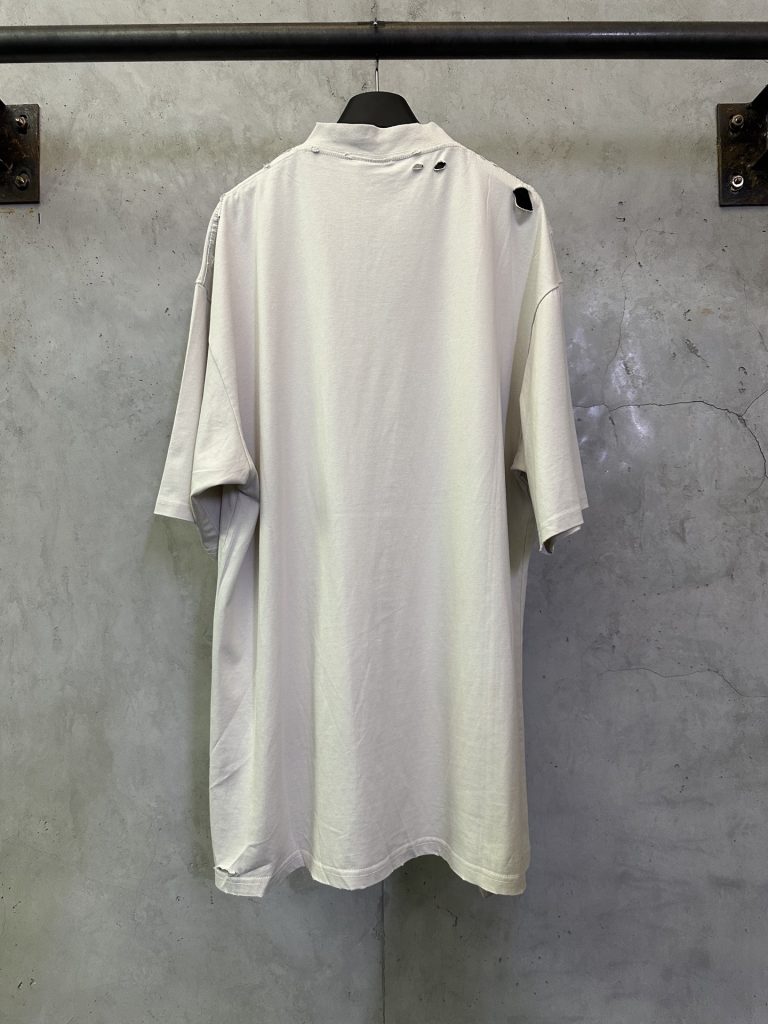 Balenciaga 巴黎世家 24fw 视力表印花重工破坏短袖T恤插图 Balenciaga 巴黎世家 24fw 视力表印花重工破坏短袖T恤插图