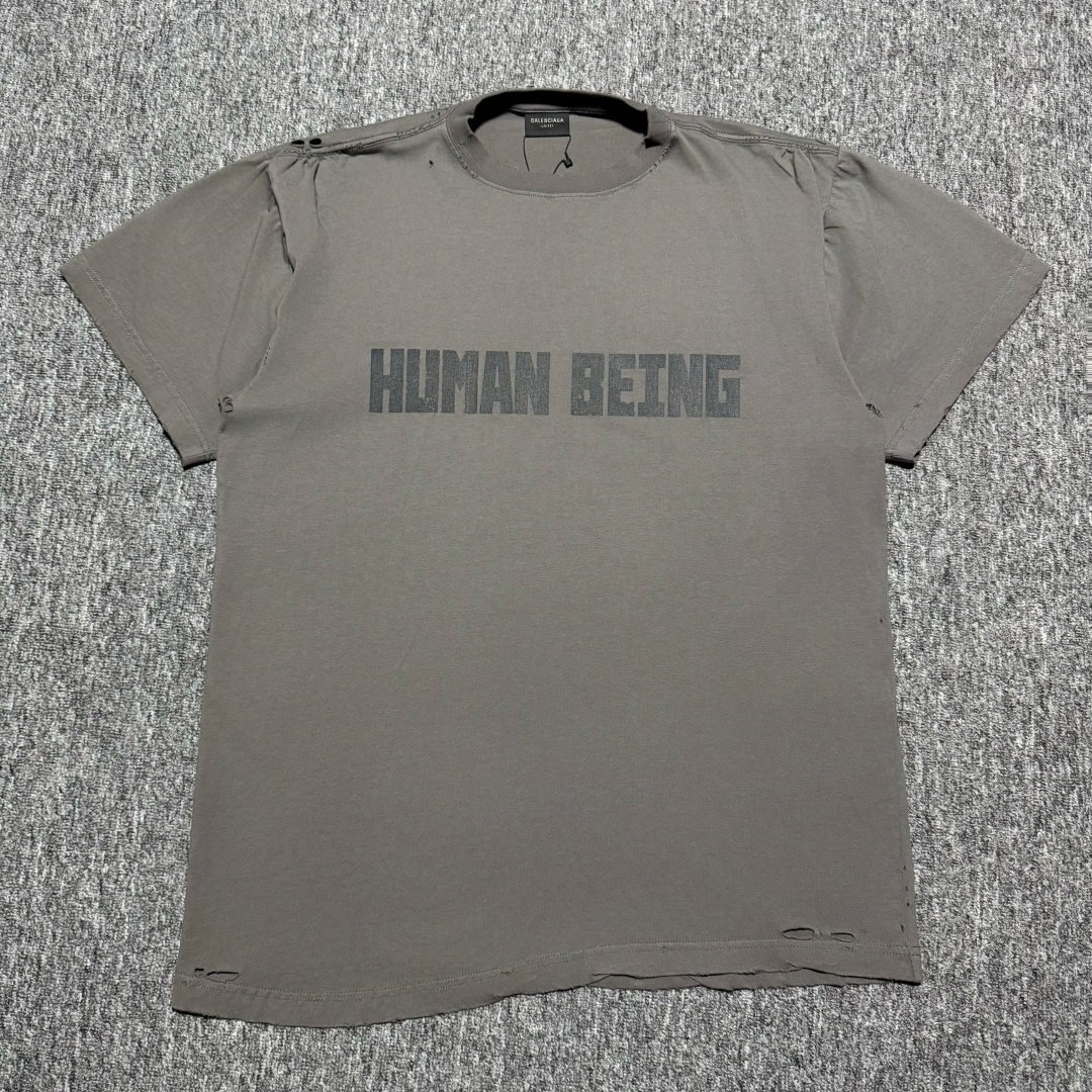 巴黎世家 人类 不规则裁剪水洗做旧短袖缩略图 巴黎世家 人类 不规则裁剪水洗做旧短袖缩略图